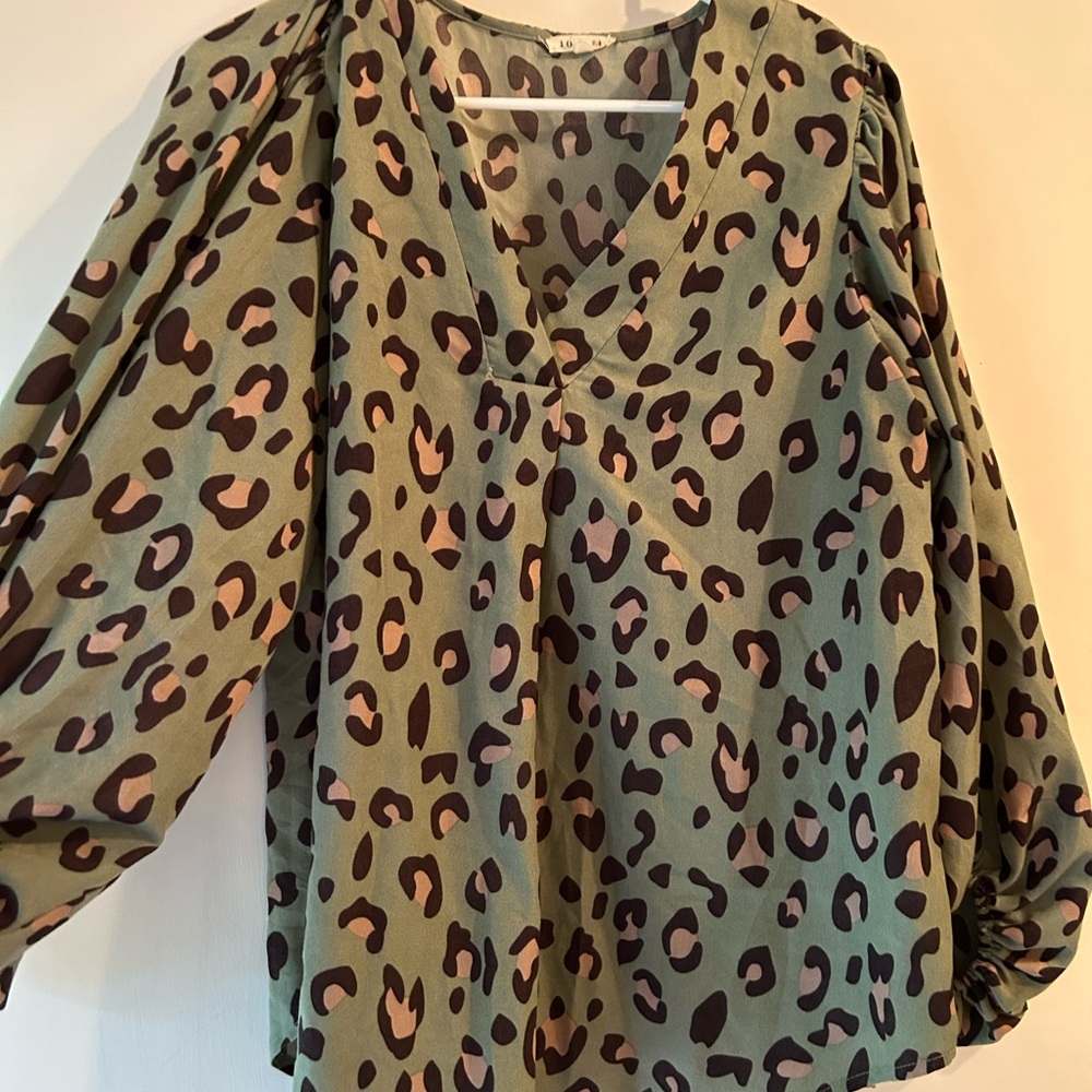 JODIFL Tan and Cream Oversized Blouse Relaxed Fit